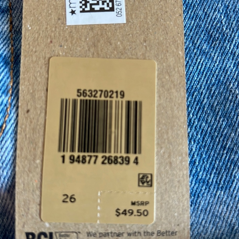 Brand New Levi Jean Shorts - Picture 4 of 4